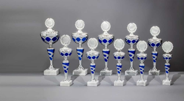 Pokal mit festem Deckel